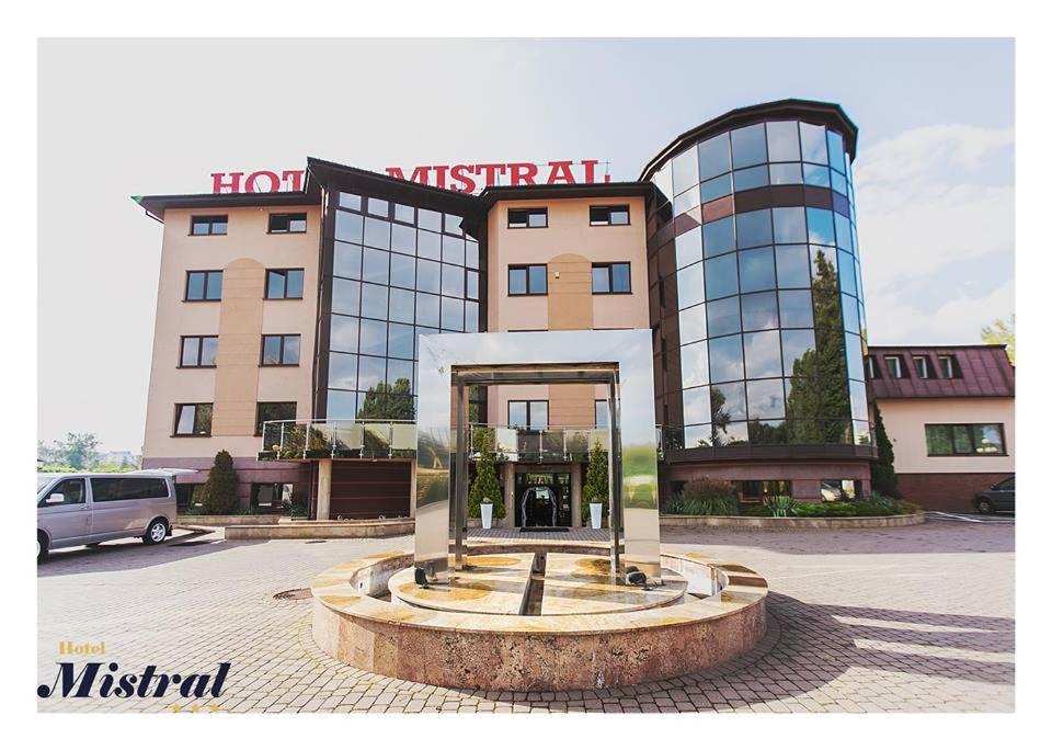 Hotel Mistral Marki  Exterior photo