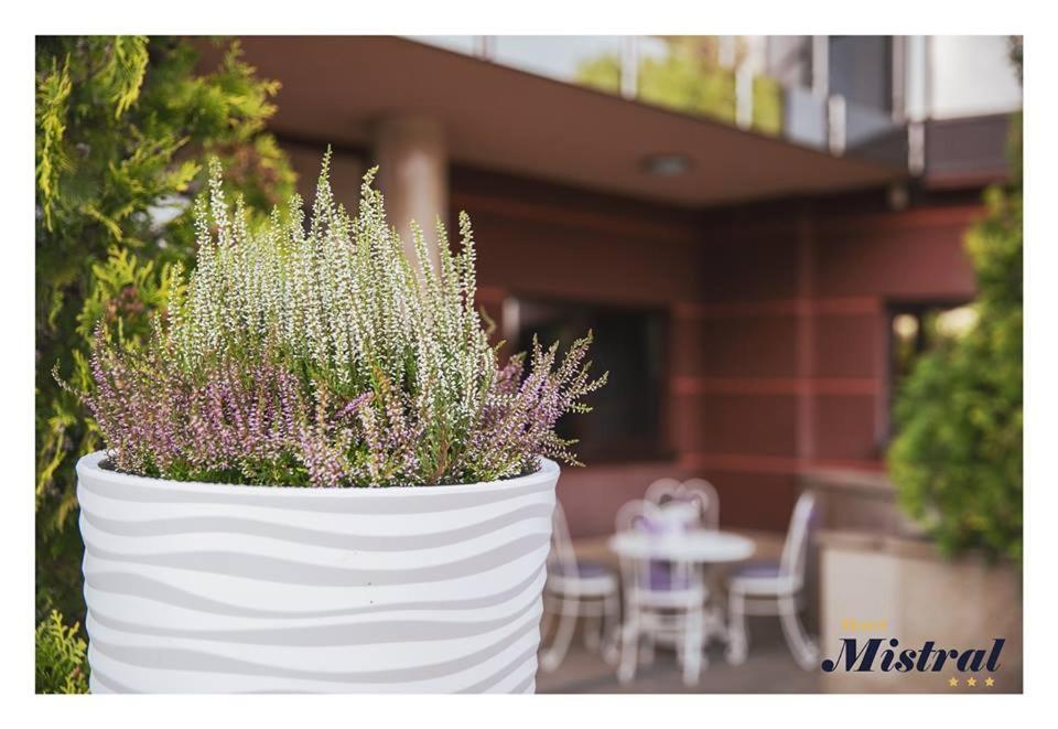 Hotel Mistral Marki  Exterior photo