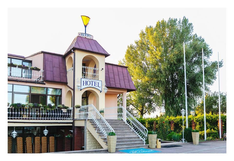 Hotel Mistral Marki  Exterior photo
